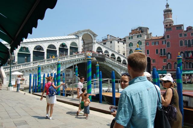 Venezia - Ponte di Rialto a bit crowded as usually Venezia - Ponte di Rialto a bit crowded as usually