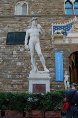 Firenze - Michelangelo's David (replica standing in the original location of David, in front of the Palazzo Vecchio)
